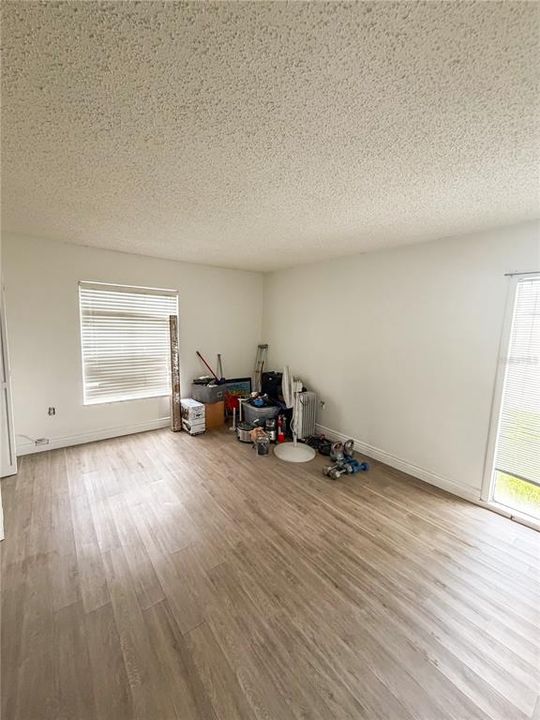 For Sale: $144,900 (2 beds, 2 baths, 1077 Square Feet)
