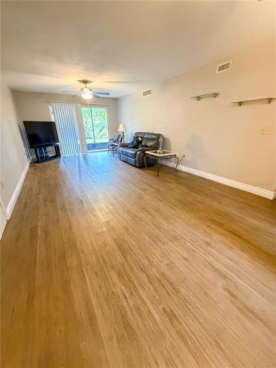 For Sale: $144,900 (2 beds, 2 baths, 1077 Square Feet)
