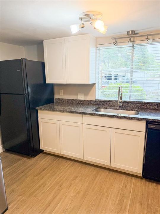 For Sale: $144,900 (2 beds, 2 baths, 1077 Square Feet)