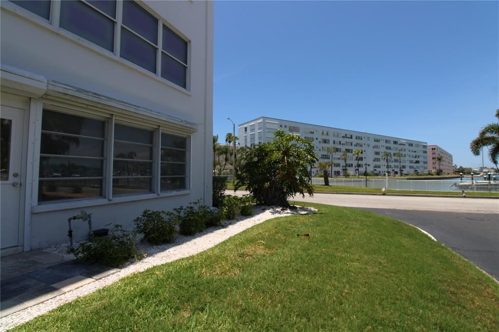 For Sale: $209,000 (2 beds, 2 baths, 1250 Square Feet)