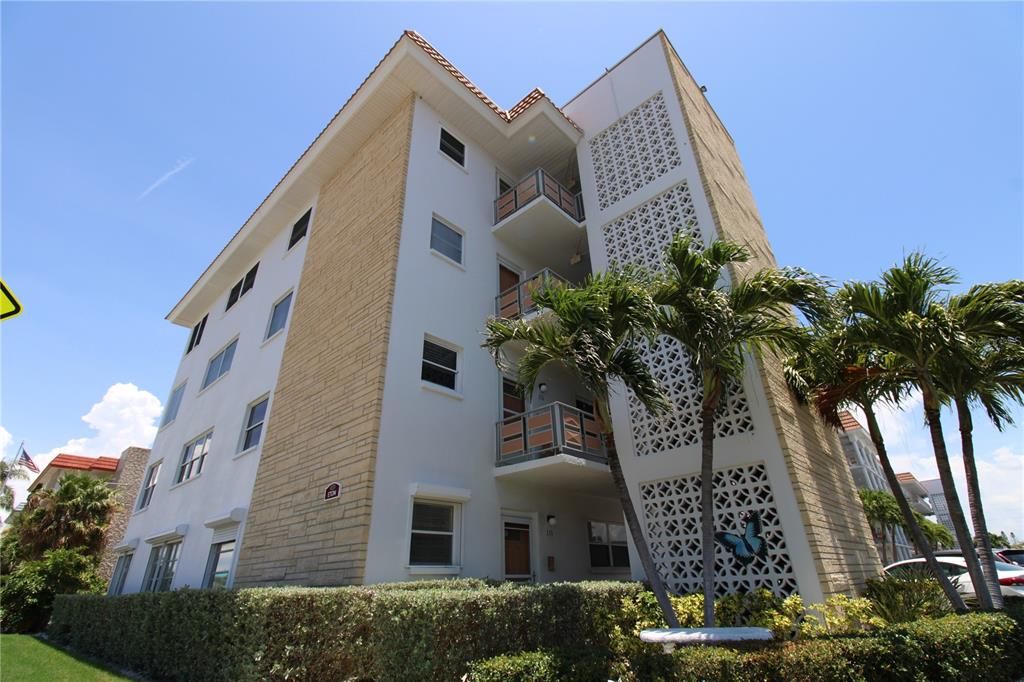 For Sale: $209,000 (2 beds, 2 baths, 1250 Square Feet)