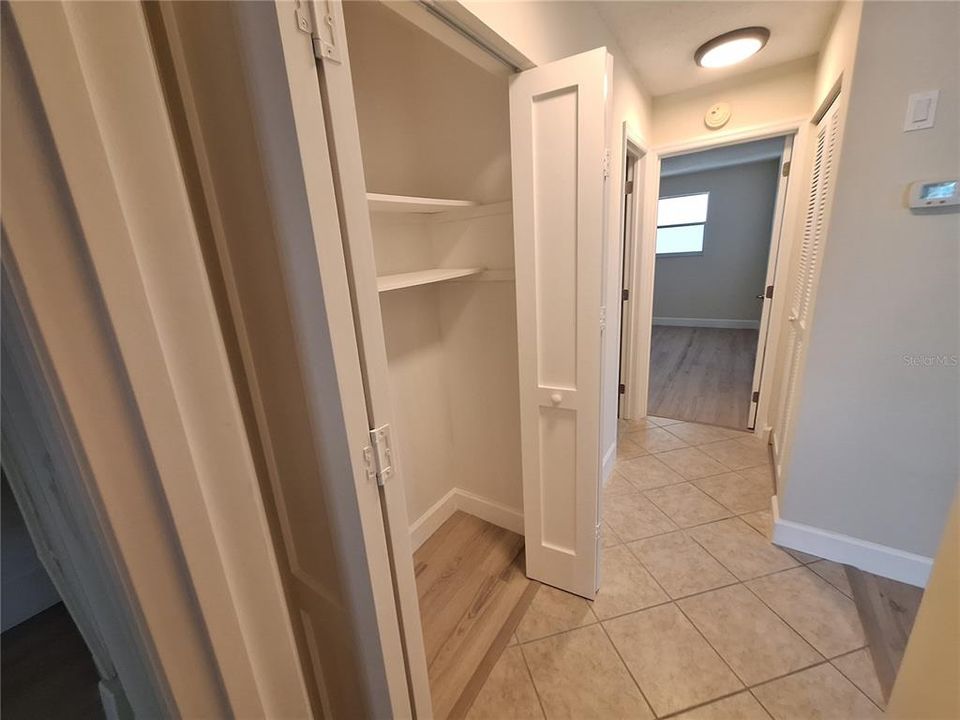 For Sale: $209,000 (2 beds, 2 baths, 1250 Square Feet)