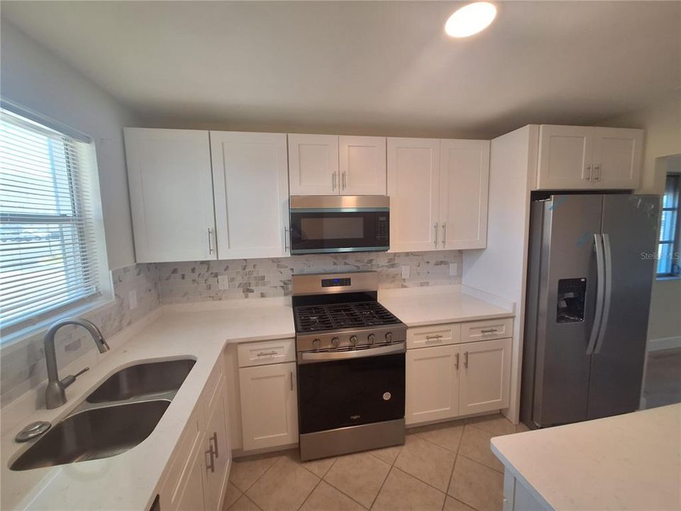 For Sale: $209,000 (2 beds, 2 baths, 1250 Square Feet)