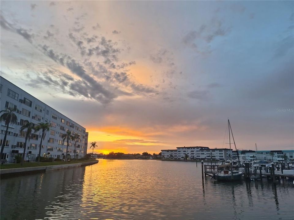 For Sale: $209,000 (2 beds, 2 baths, 1250 Square Feet)