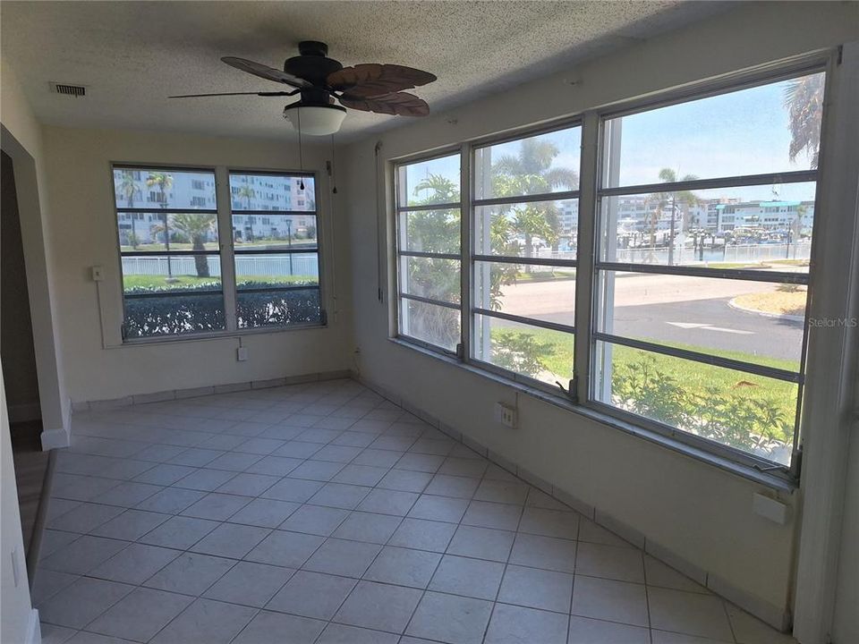For Sale: $209,000 (2 beds, 2 baths, 1250 Square Feet)