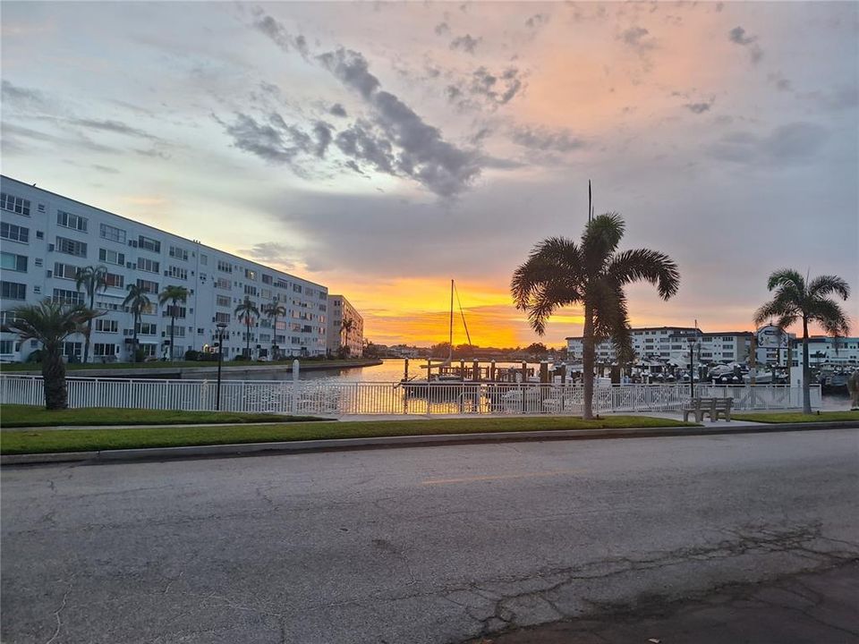For Sale: $209,000 (2 beds, 2 baths, 1250 Square Feet)