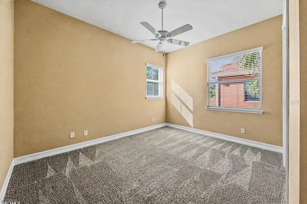 На продажу: $319,999 (2 спален, 2 ванн, 2174 Квадратных фут)