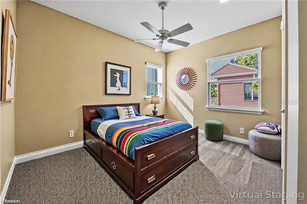 На продажу: $319,999 (2 спален, 2 ванн, 2174 Квадратных фут)