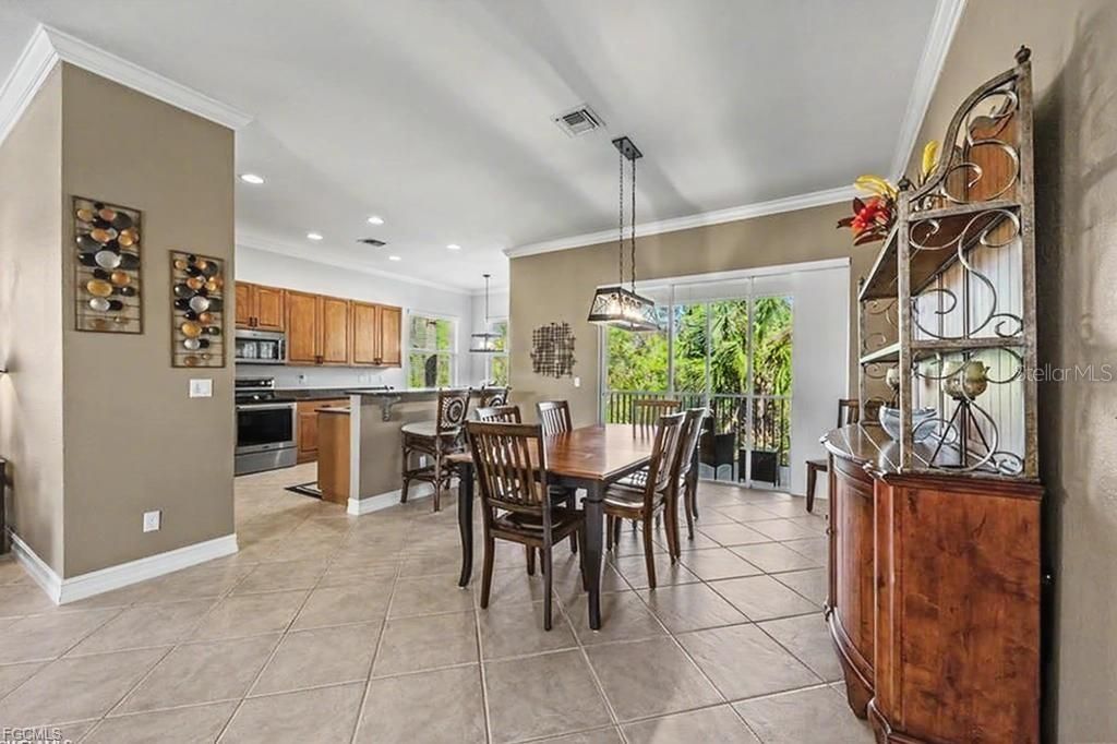 На продажу: $319,999 (2 спален, 2 ванн, 2174 Квадратных фут)
