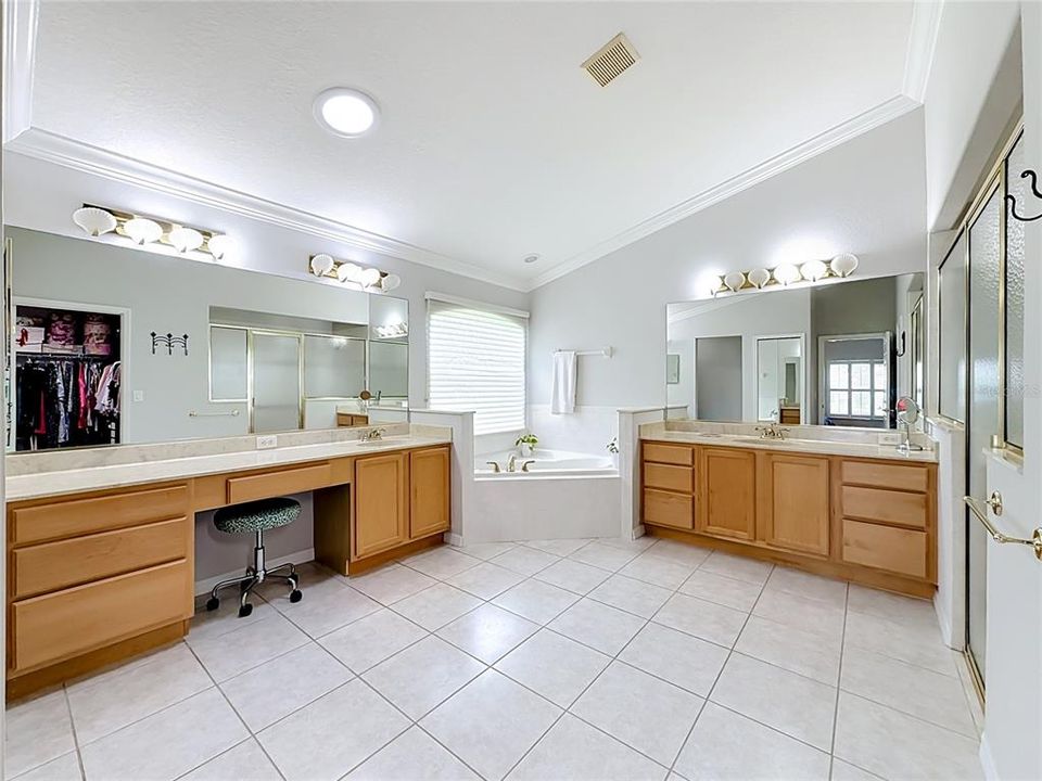 For Sale: $399,000 (2 beds, 2 baths, 2634 Square Feet)