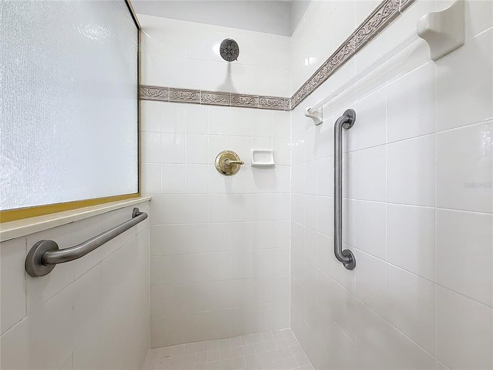 For Sale: $399,000 (2 beds, 2 baths, 2634 Square Feet)