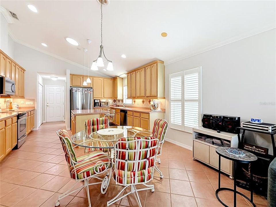 For Sale: $399,000 (2 beds, 2 baths, 2634 Square Feet)