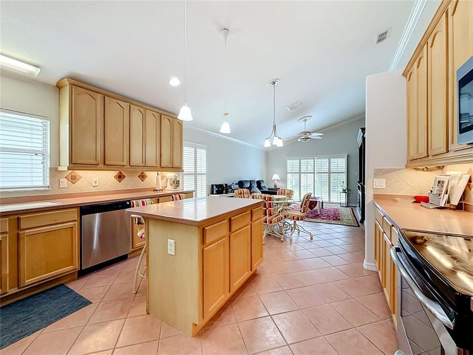 For Sale: $399,000 (2 beds, 2 baths, 2634 Square Feet)