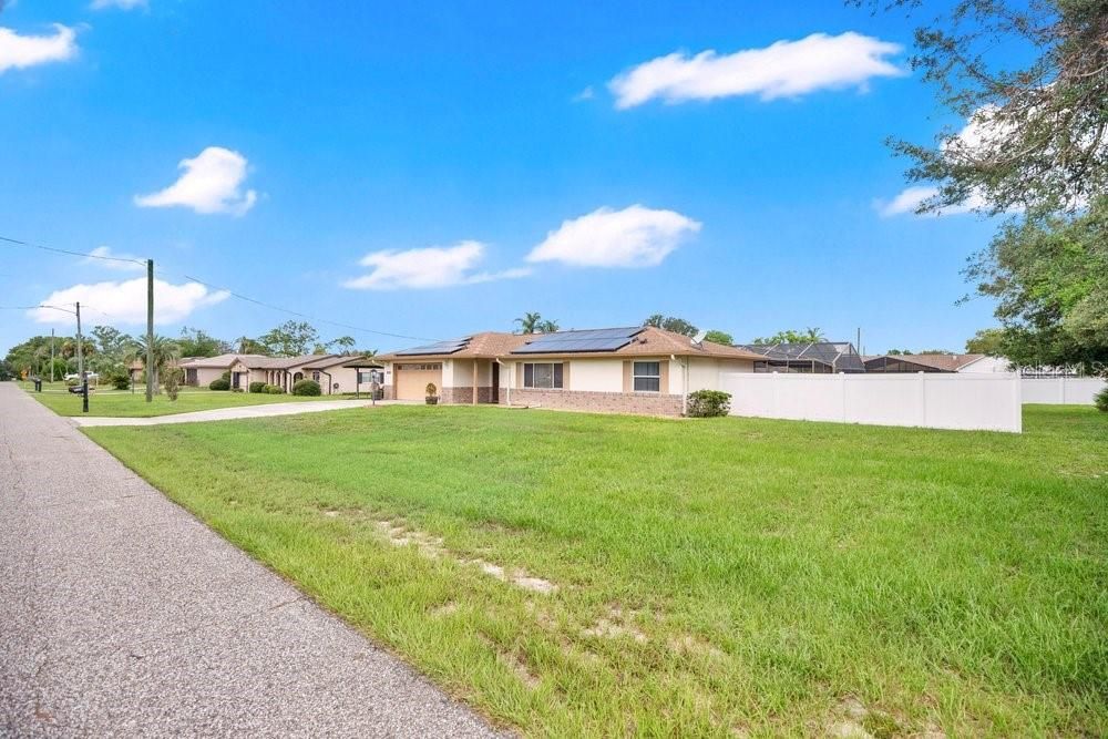 For Sale: $350,000 (4 beds, 2 baths, 1892 Square Feet)