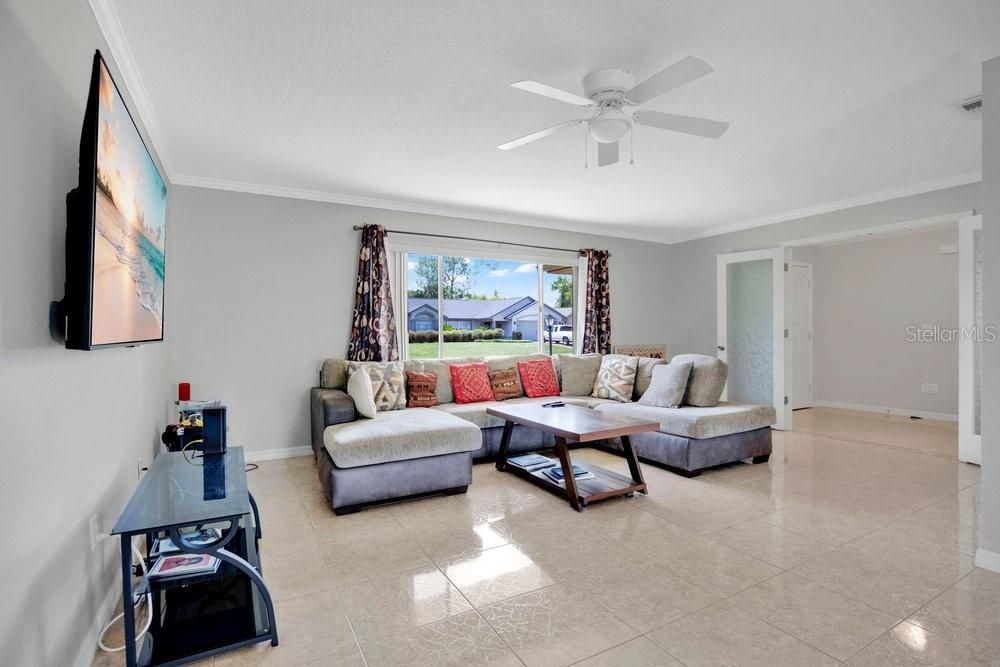 For Sale: $350,000 (4 beds, 2 baths, 1892 Square Feet)