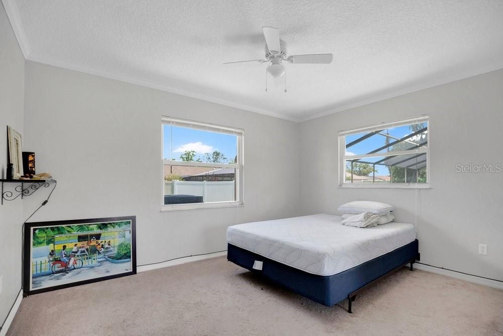 For Sale: $350,000 (4 beds, 2 baths, 1892 Square Feet)
