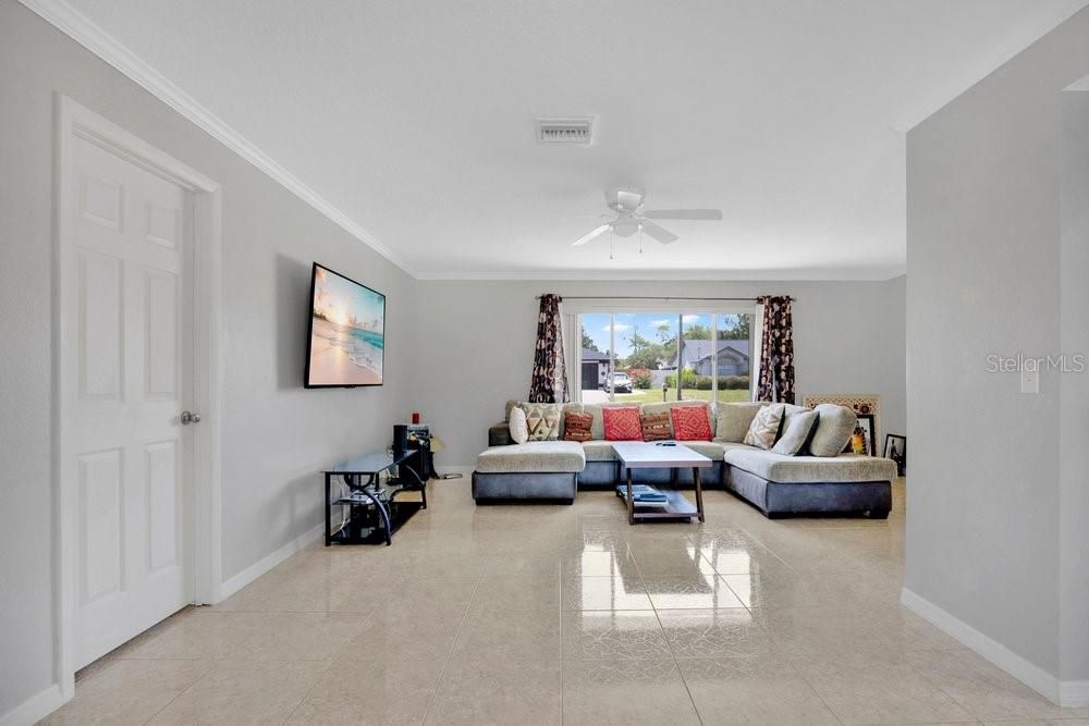 For Sale: $350,000 (4 beds, 2 baths, 1892 Square Feet)