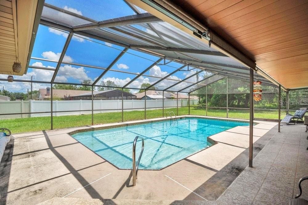 For Sale: $350,000 (4 beds, 2 baths, 1892 Square Feet)