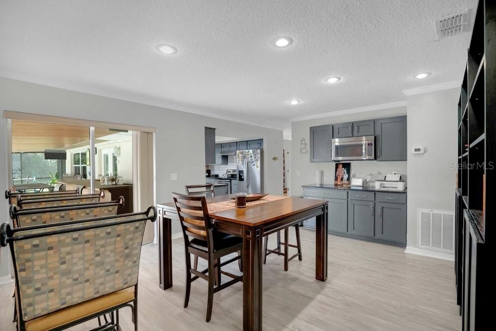 For Sale: $350,000 (4 beds, 2 baths, 1892 Square Feet)