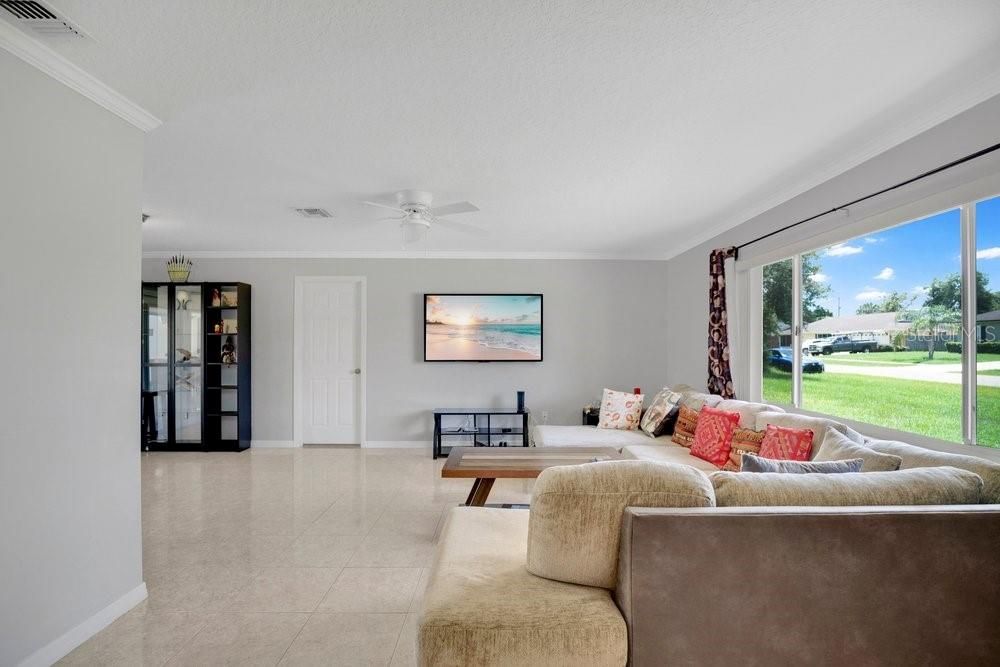 For Sale: $350,000 (4 beds, 2 baths, 1892 Square Feet)
