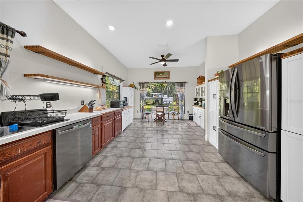 For Sale: $680,000 (4 beds, 3 baths, 3184 Square Feet)