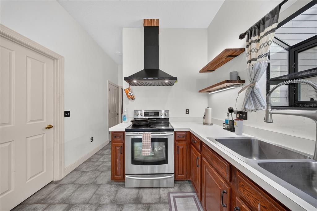For Sale: $680,000 (4 beds, 3 baths, 3184 Square Feet)