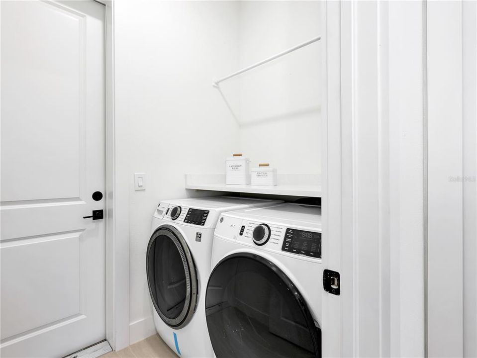 For Sale: $399,000 (3 beds, 2 baths, 1554 Square Feet)
