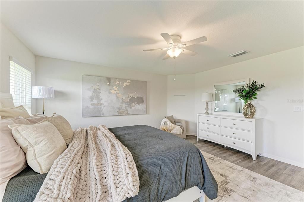 For Sale: $399,000 (4 beds, 2 baths, 1705 Square Feet)