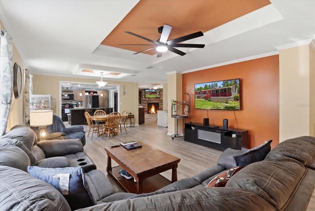 En Venta: $335,000 (3 camas, 2 baños, 2356 Pies cuadrados)