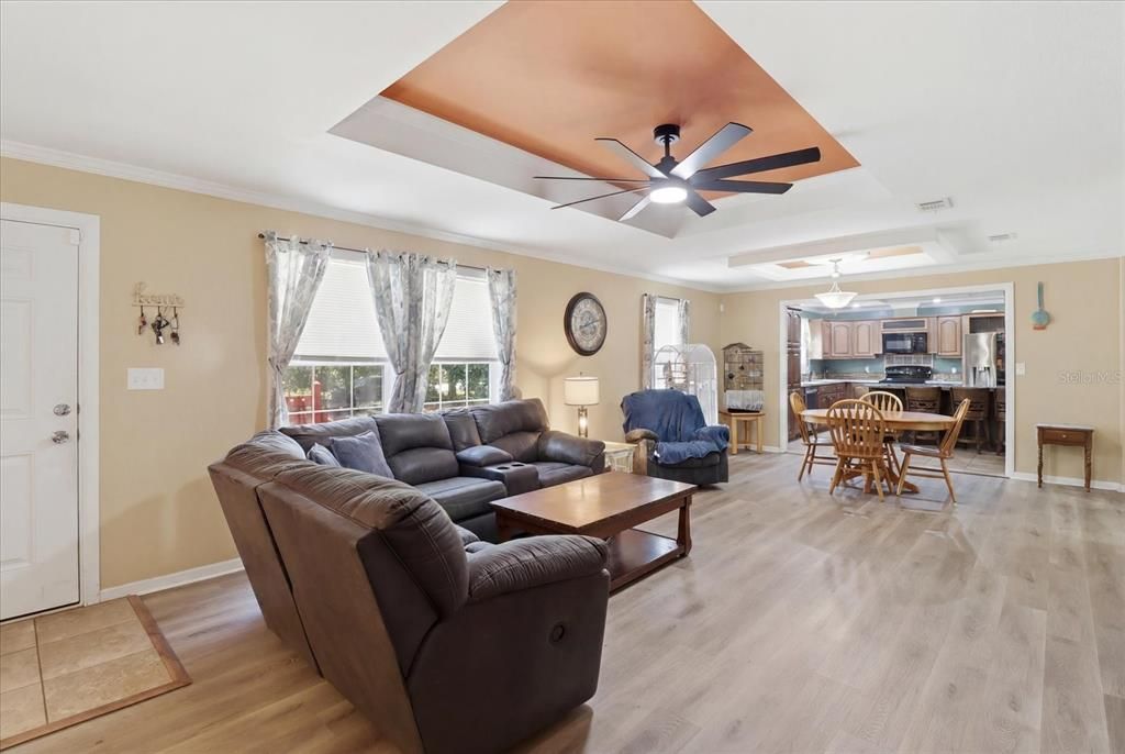 En Venta: $335,000 (3 camas, 2 baños, 2356 Pies cuadrados)