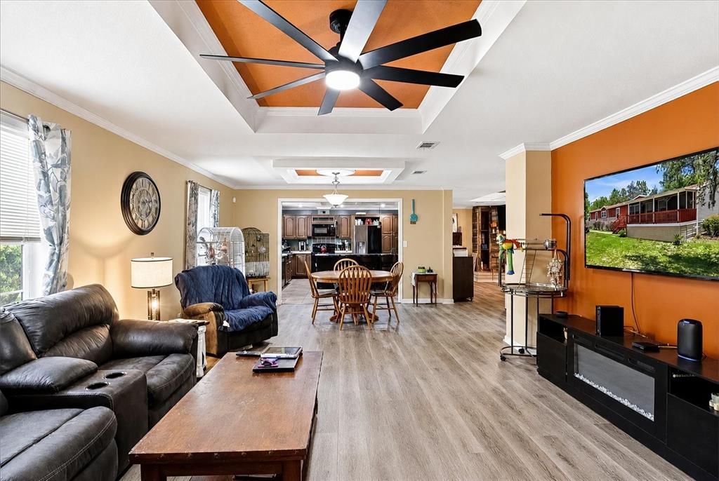En Venta: $335,000 (3 camas, 2 baños, 2356 Pies cuadrados)