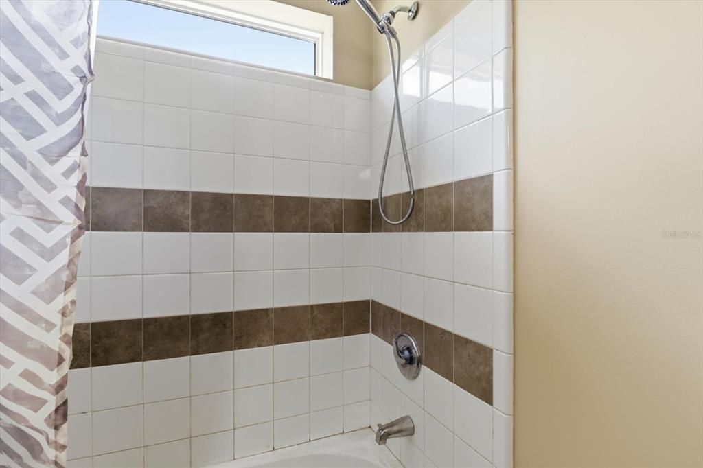 En Venta: $335,000 (3 camas, 2 baños, 2356 Pies cuadrados)