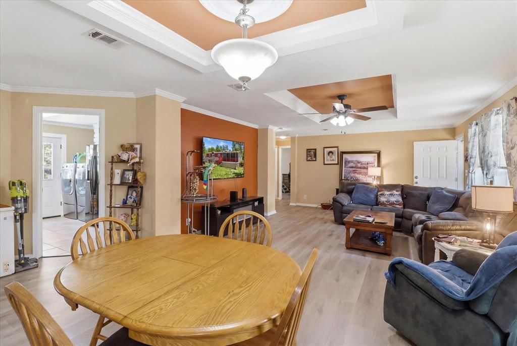 En Venta: $335,000 (3 camas, 2 baños, 2356 Pies cuadrados)