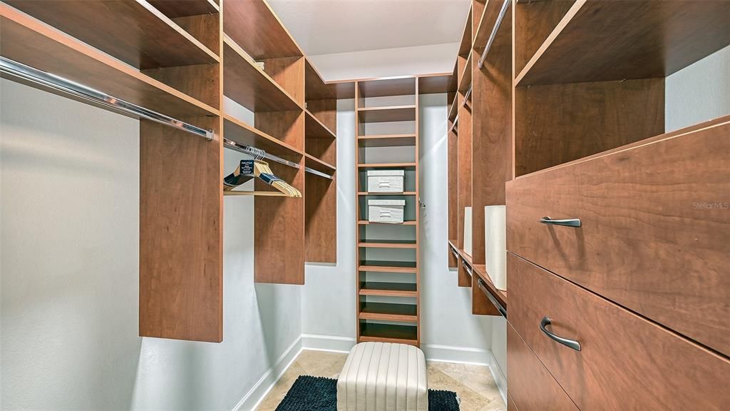 En Venta: $2,100,000 (5 camas, 3 baños, 3721 Pies cuadrados)