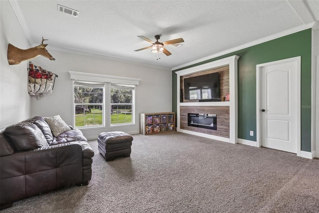 Active With Contract: $750,000 (4 beds, 2 baths, 2255 Square Feet)