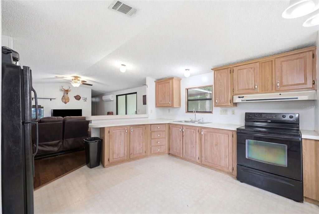 Active With Contract: $750,000 (4 beds, 2 baths, 2255 Square Feet)