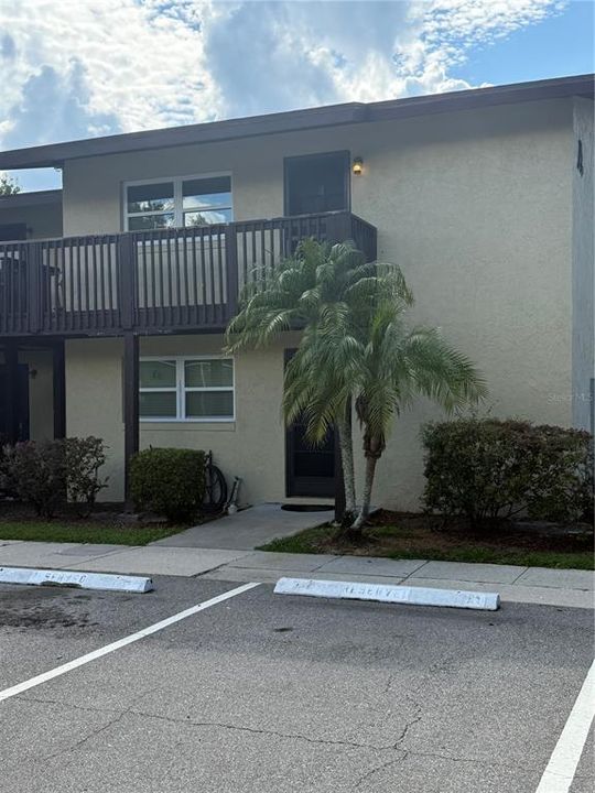For Rent: $1,300 (2 beds, 1 baths, 840 Square Feet)