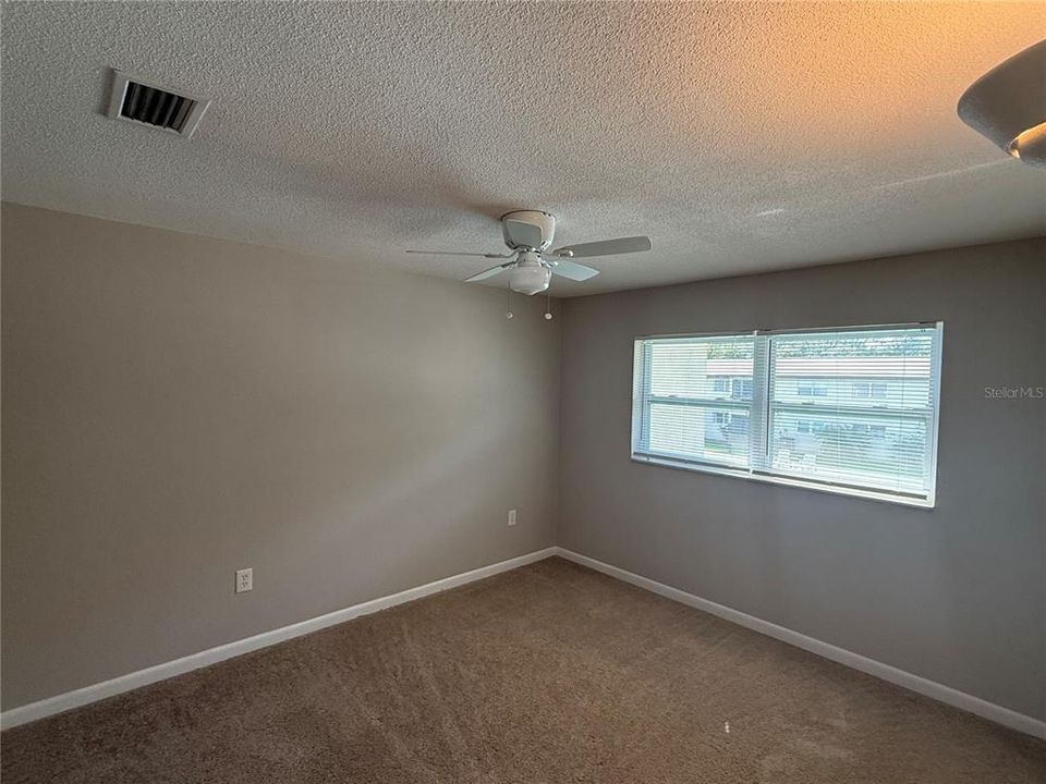 For Rent: $1,300 (2 beds, 1 baths, 840 Square Feet)