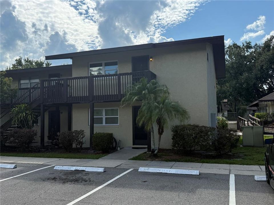 For Rent: $1,300 (2 beds, 1 baths, 840 Square Feet)