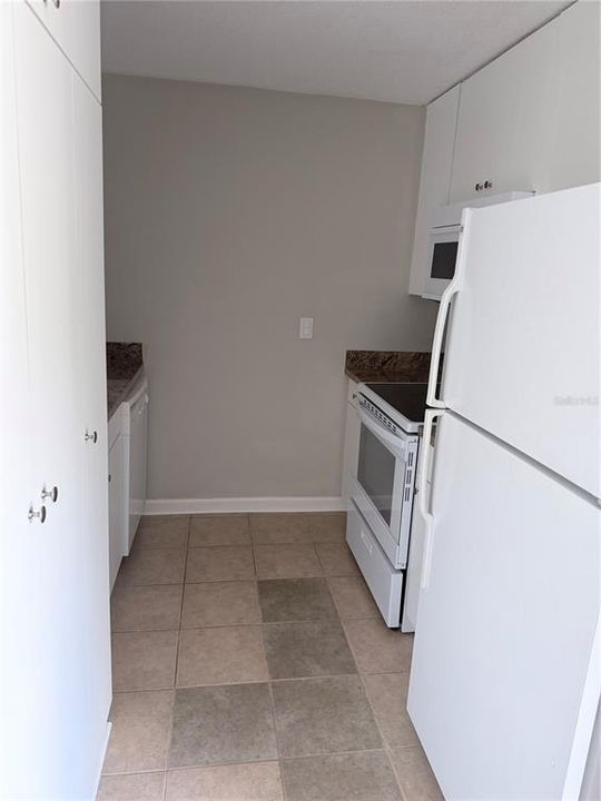 For Rent: $1,300 (2 beds, 1 baths, 840 Square Feet)