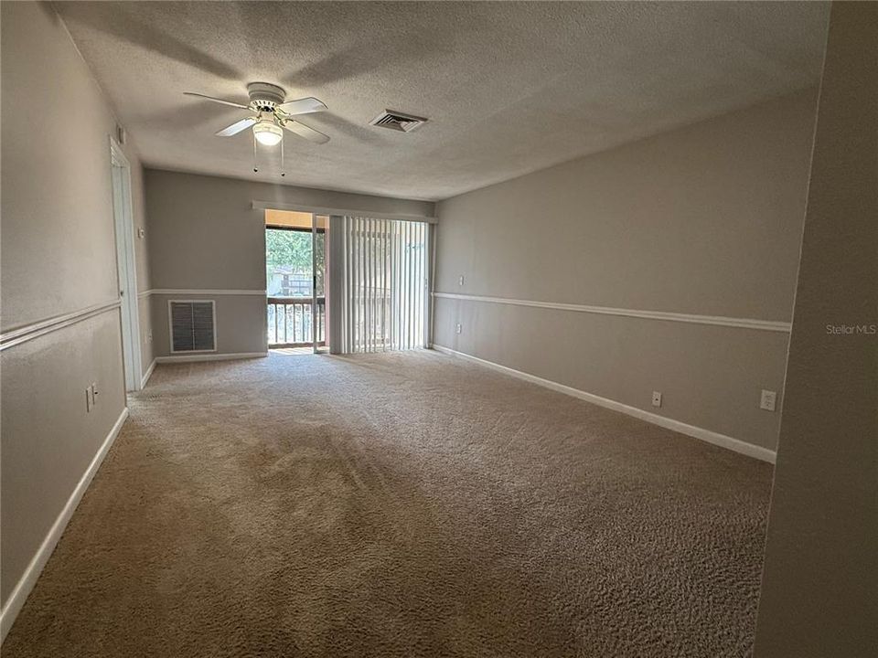 For Rent: $1,300 (2 beds, 1 baths, 840 Square Feet)