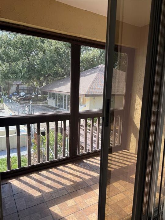 For Rent: $1,300 (2 beds, 1 baths, 840 Square Feet)