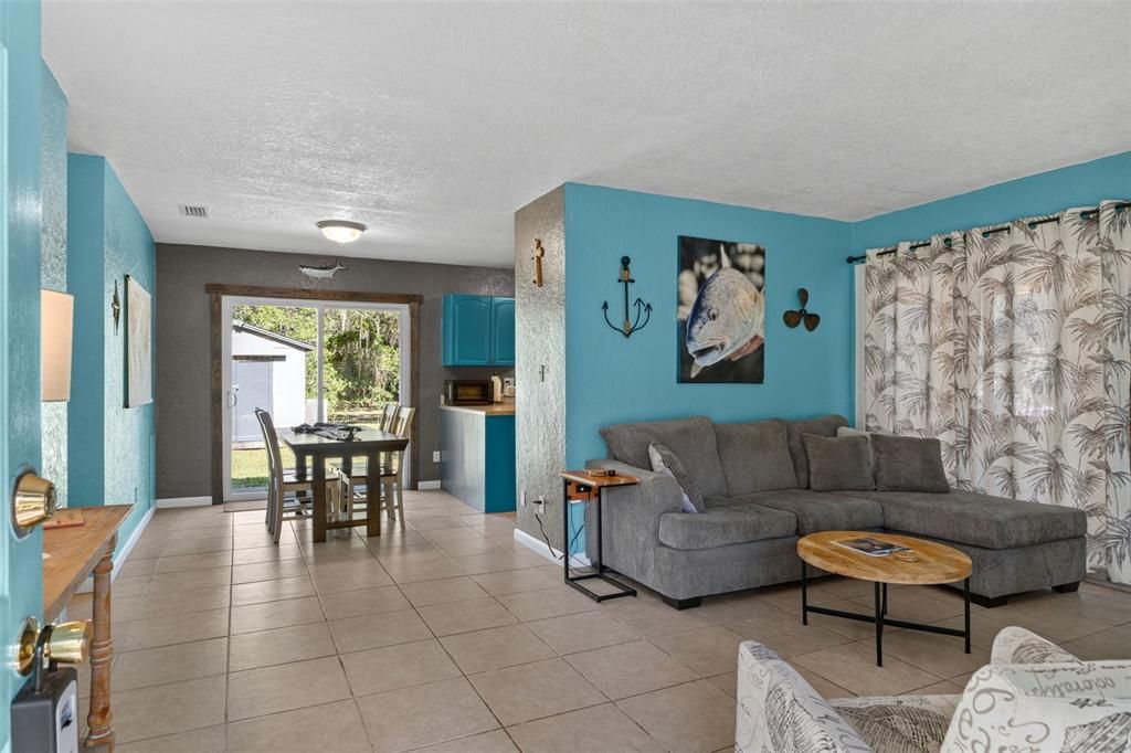 На продажу: $218,000 (2 спален, 1 ванн, 900 Квадратных фут)