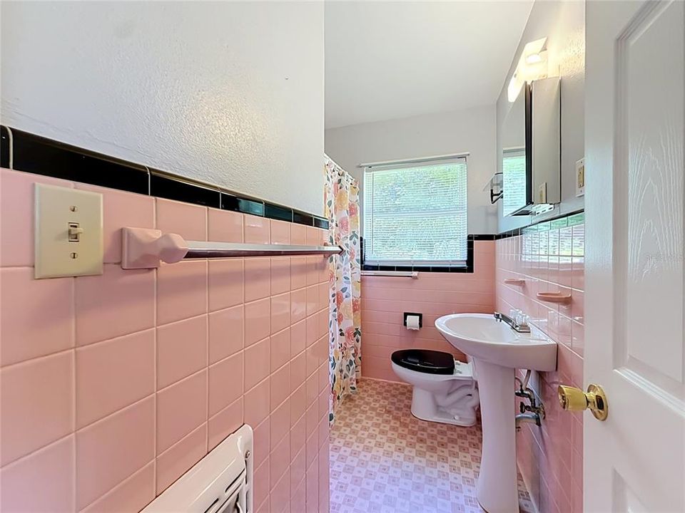 На продажу: $189,000 (2 спален, 1 ванн, 1080 Квадратных фут)