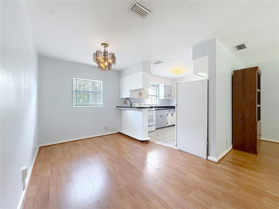 На продажу: $189,000 (2 спален, 1 ванн, 1080 Квадратных фут)