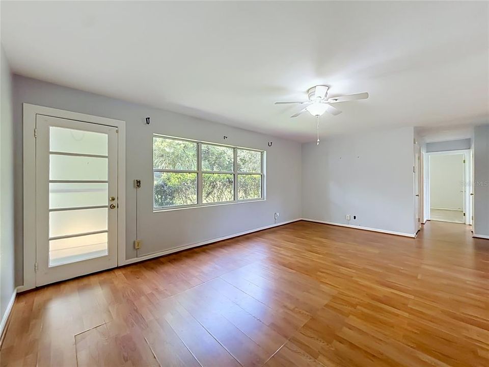 На продажу: $189,000 (2 спален, 1 ванн, 1080 Квадратных фут)