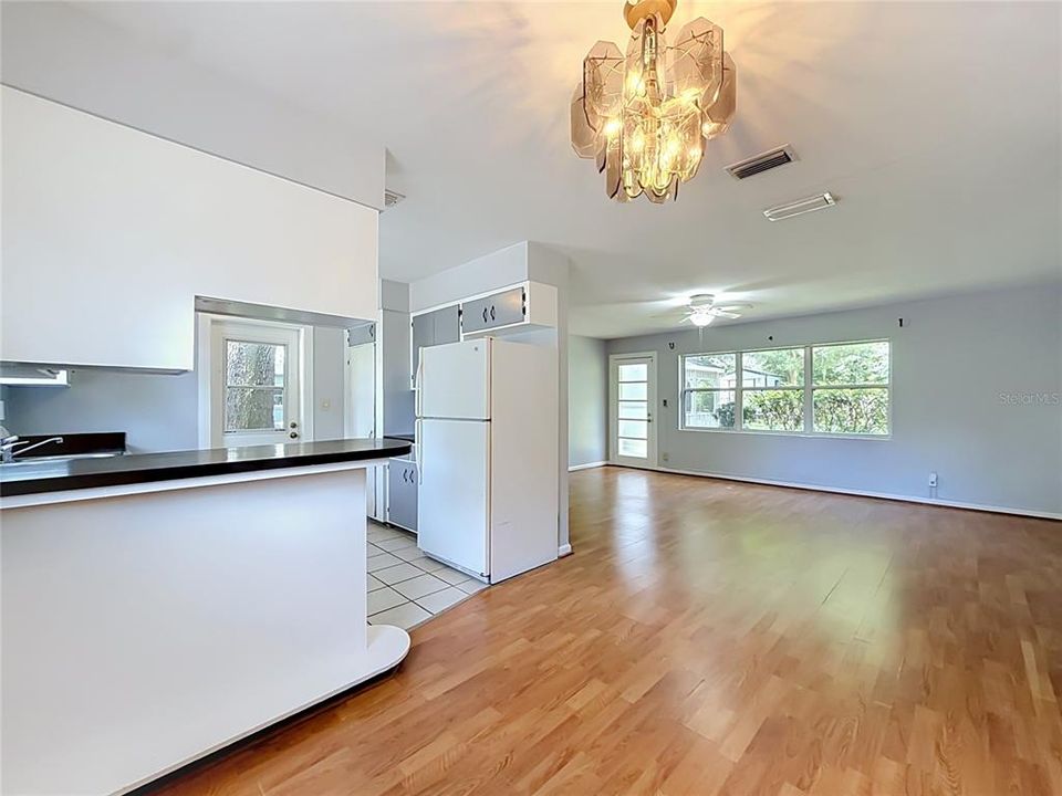 На продажу: $189,000 (2 спален, 1 ванн, 1080 Квадратных фут)