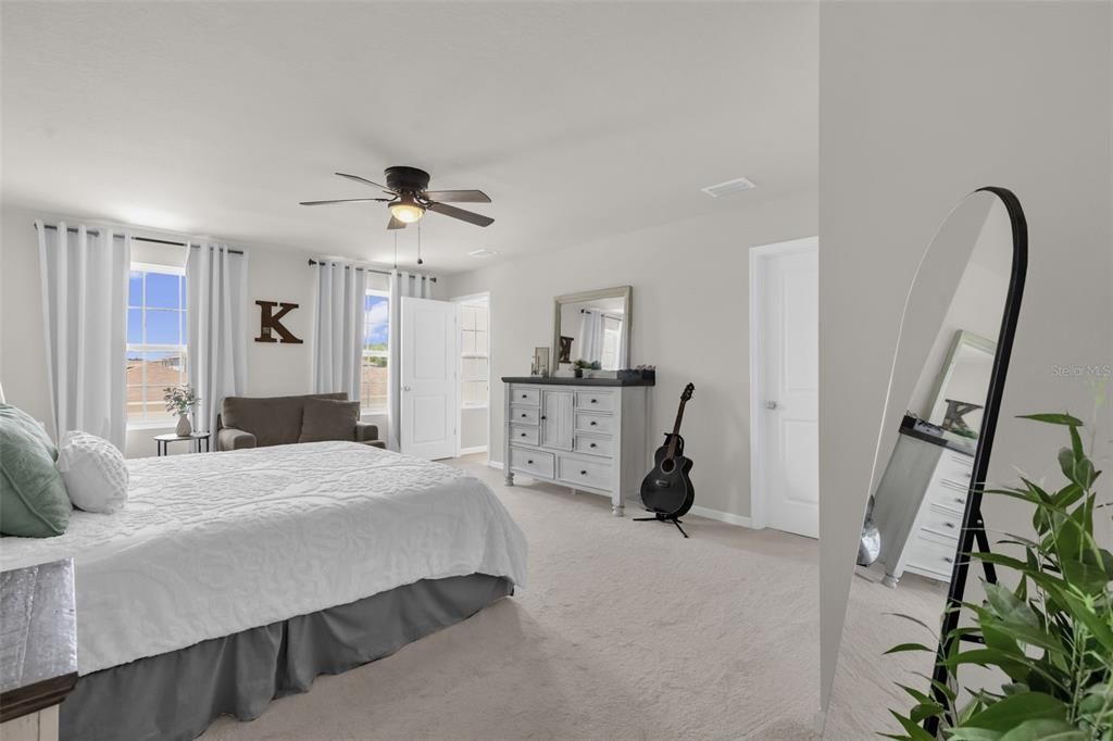 For Sale: $355,999 (4 beds, 2 baths, 1895 Square Feet)