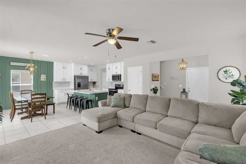 For Sale: $355,999 (4 beds, 2 baths, 1895 Square Feet)