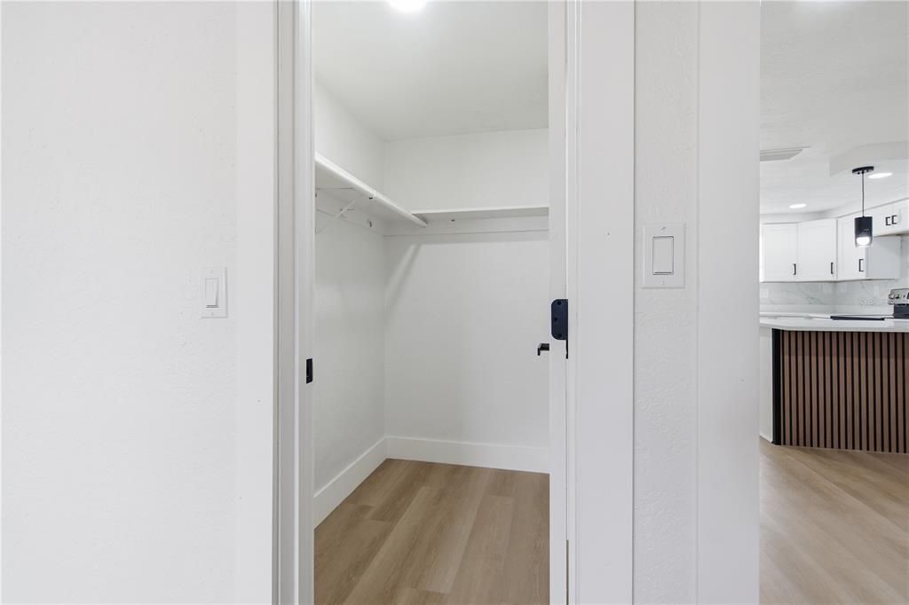 На продажу: $339,900 (3 спален, 2 ванн, 1350 Квадратных фут)